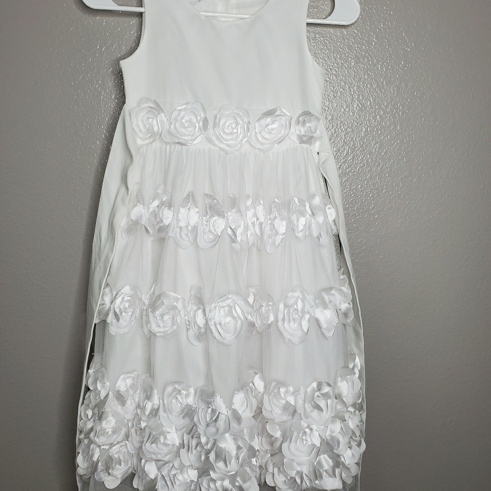 Flower girl dress with tied lace on the back